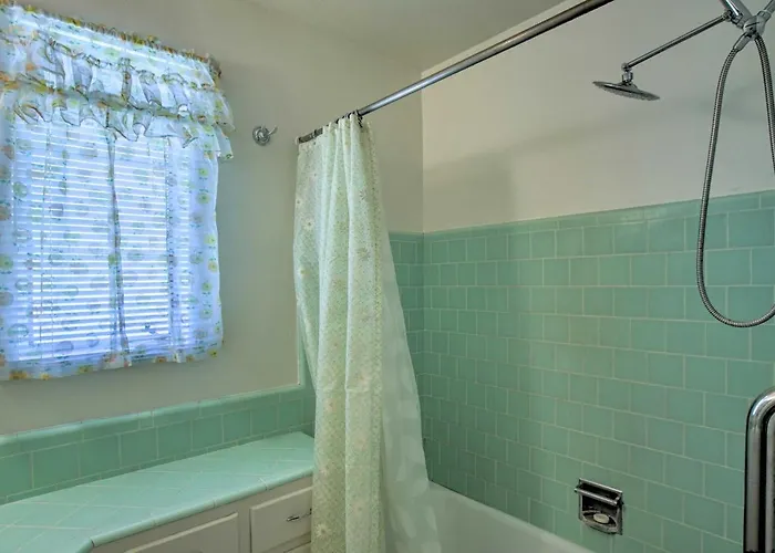 Holiday home 1 Mi To Golf & Shopping: W/ Yard *