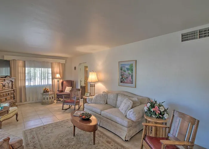 1 Mi To Golf & Shopping: W/ Yard Holiday home *