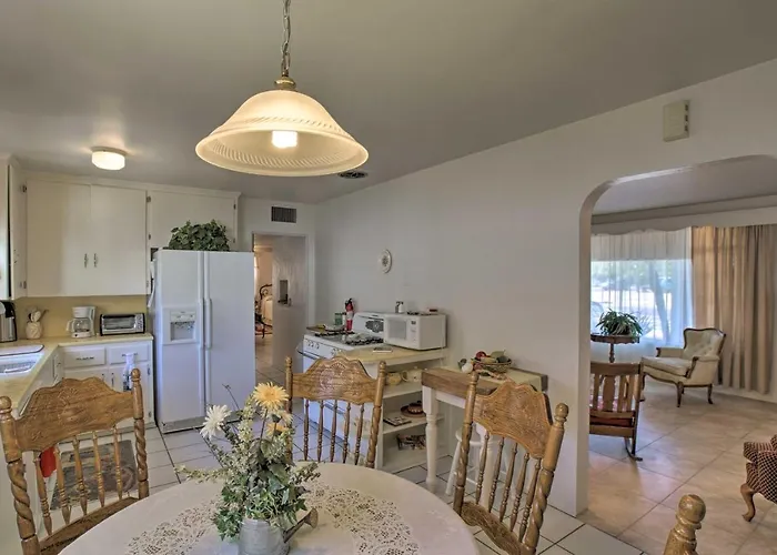 Holiday home 1 Mi To Golf & Shopping: W/ Yard *