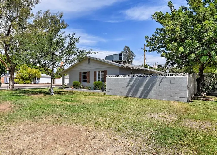 1 Mi To Golf & Shopping: W/ Yard Phoenix