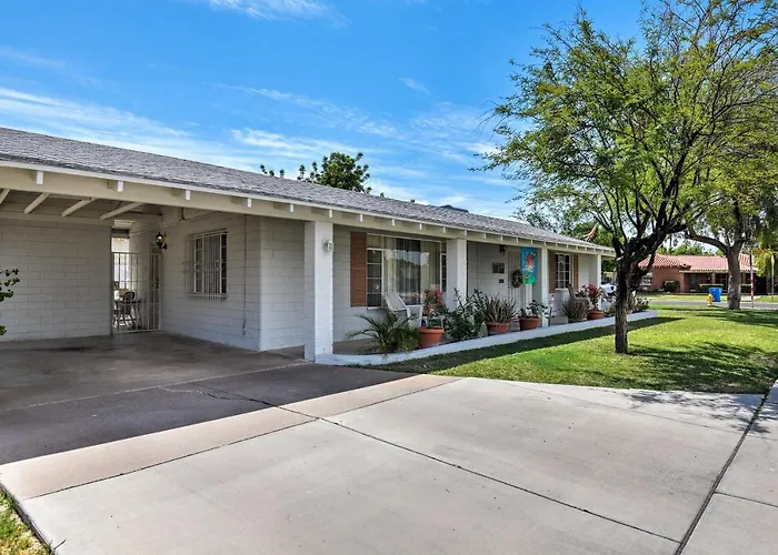 1 Mi To Golf & Shopping: W/ Yard Phoenix
