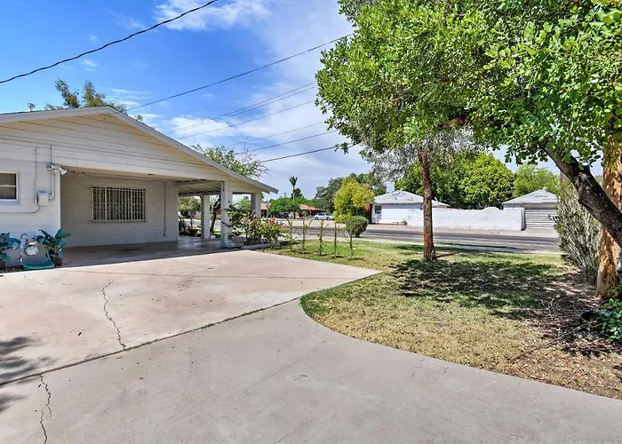 1 Mi To Golf & Shopping: W/ Yard Holiday home Phoenix